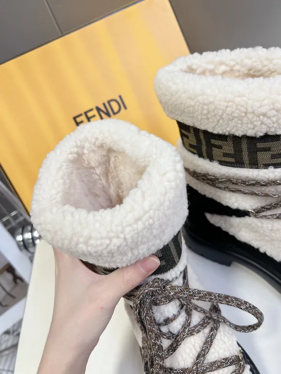 Fendi Shoe 